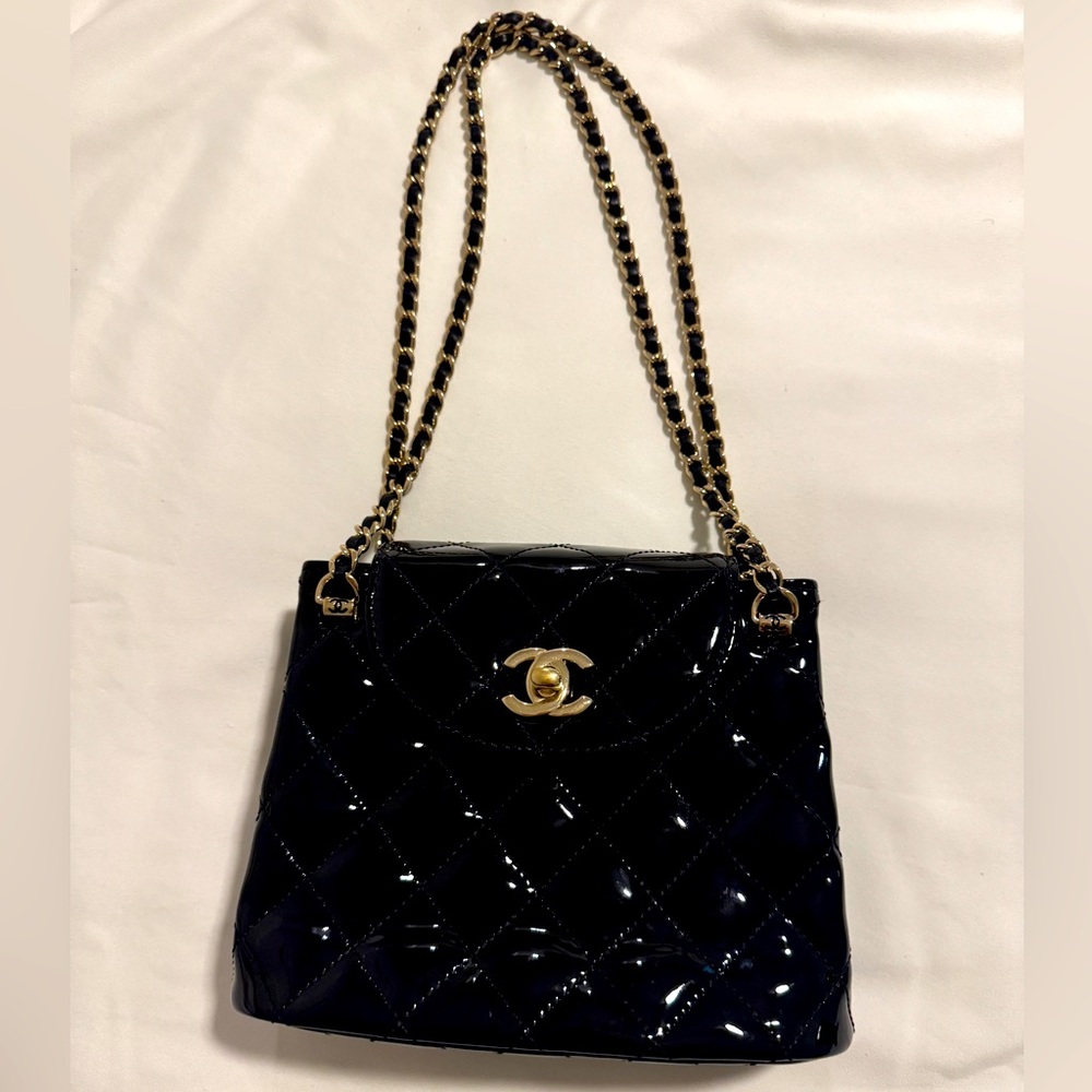 Chanel handbag Chanel
2024 Small Flap Hobo lether